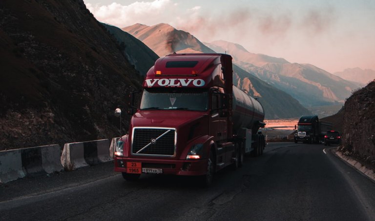 How To Become An HGV Driver Feature image
